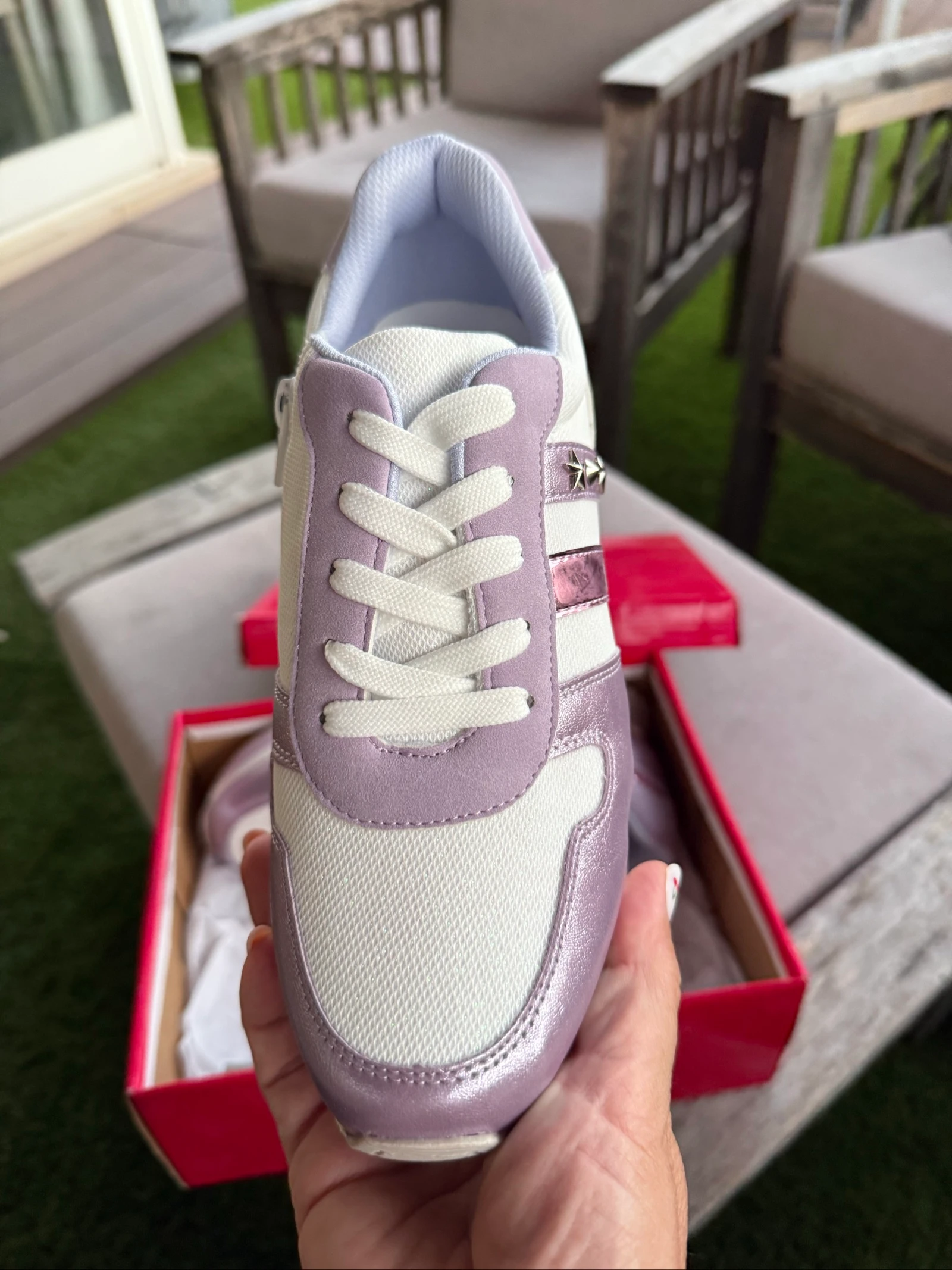 Lila en witte sportschoenen met glinsterende details – photo 9
